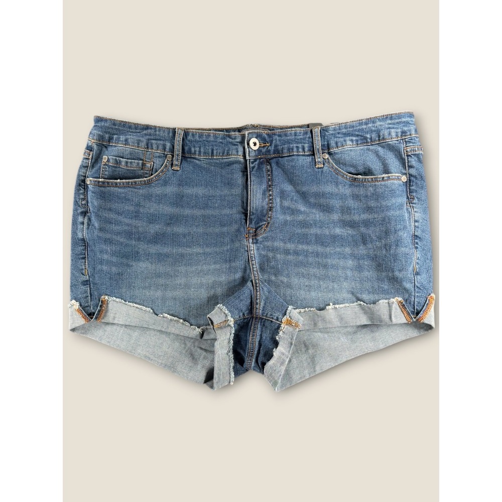 Torrid Women 22 Mid Wash Denim Shorts Raw Split Hem 14677616 NEW